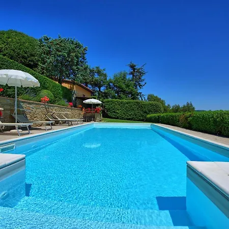 Sleeps 4 Pool Wifi Cortona