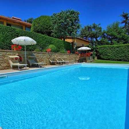 Villa Sleeps 4 Pool Wifi *