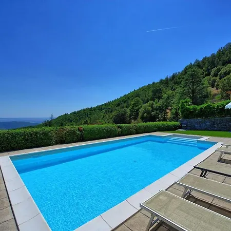 Villa Sleeps 4 Pool Wifi
